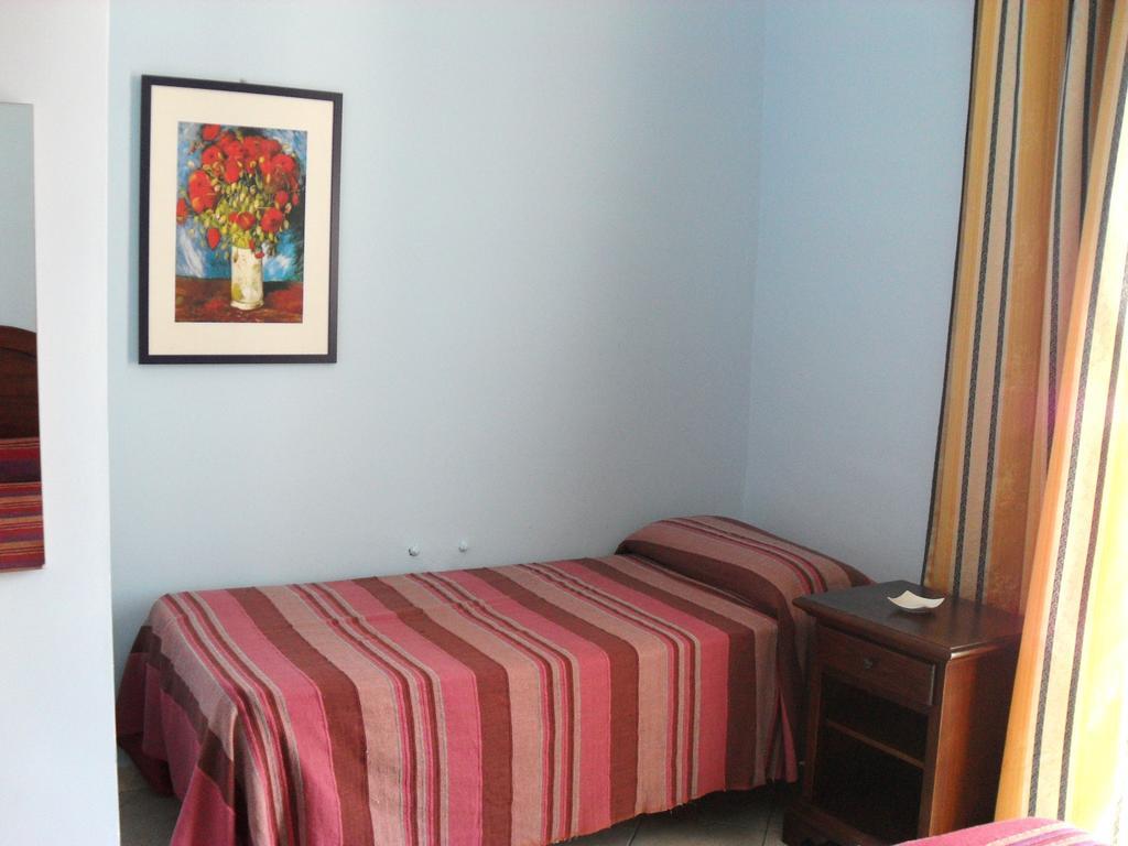 Hotel Piro Torrenova  Стая снимка
